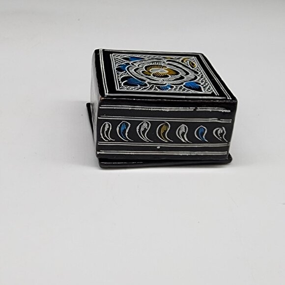 Hand Painted Lacquered Wooden Trinket Box Enamel With Floral Design - Picture 3 of 7